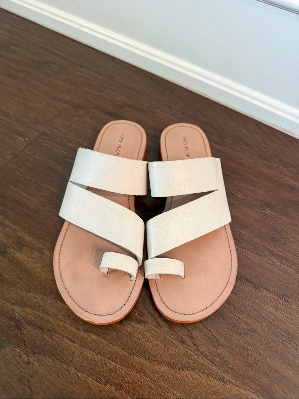Free People Abilene Toe Loop Leather Sandals Ivory US 6.5 Flat Slip On Boho